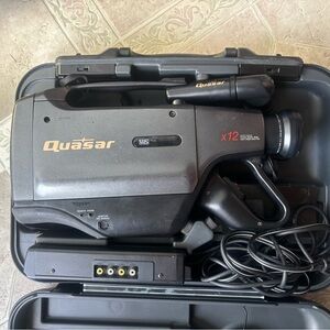 Vintage Quasar VHS Movie Camera/Camcorder Hard Case & Accessories READ